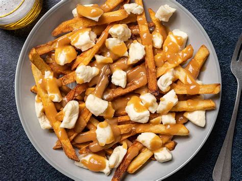 Klasična kanadska poutine