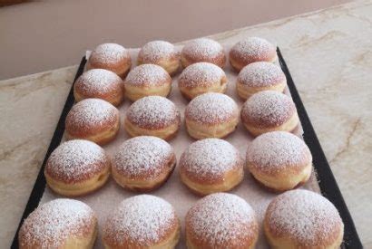 Vzhajani krofi pred cvrtjem