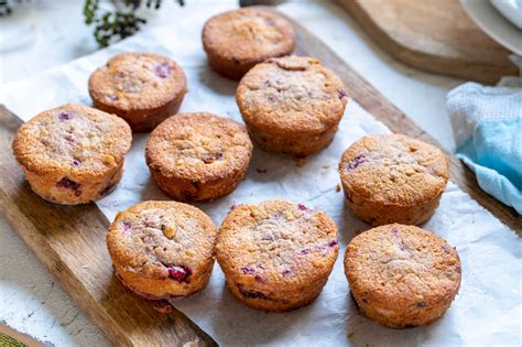 Fotografija: sočni kolački Financiers/Friands z malinami