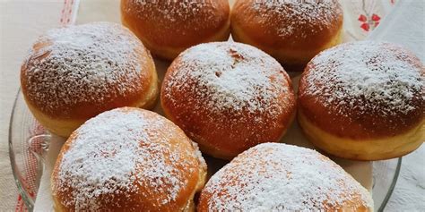 prikaz domačih krofov z značilnim belim obročem