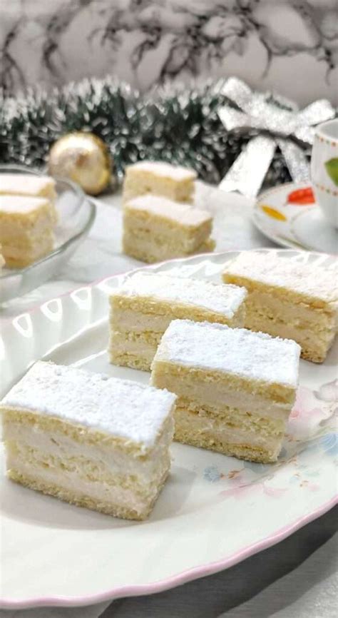 Slavonska bela pita - prikaz slojev in sladkorja v prahu
