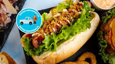 Raznolika ponudba burgerjev in drugih jedi na festivalu