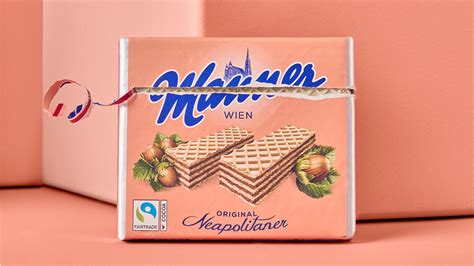 Paket Manner limoninih napolitank in prerezan vafelj