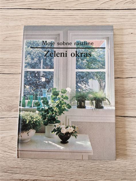 fotografija polja z gorčico ali facelijo, ki služi kot zeleno gnojilo