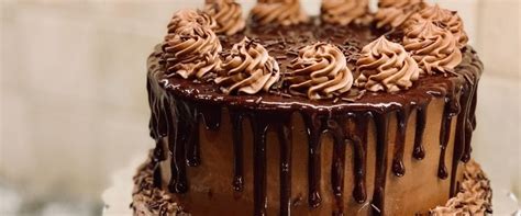 različne možnosti dekoracije čokoladne torte