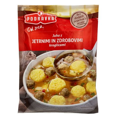 Skleda goveje juhe z vročimi jetrnimi zdrobovimi kroglicami