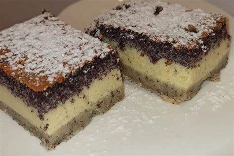 prikaz tradicionalne slovenske makove potice, narezane na rezine