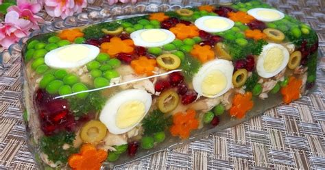 kolaž slik živil, kjer se uporablja želatina (torte, gumiji, aspik)