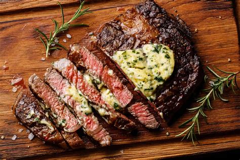 Infografika: Prikaz pravilnega marmoriranja in izbire kosa mesa za rib eye steak