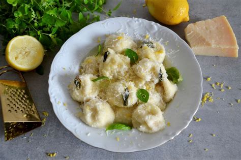gnudi z grahom in bobom postrežba