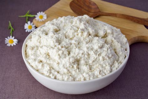 Veganska skuta iz sojinega jogurta in ovsene smetane