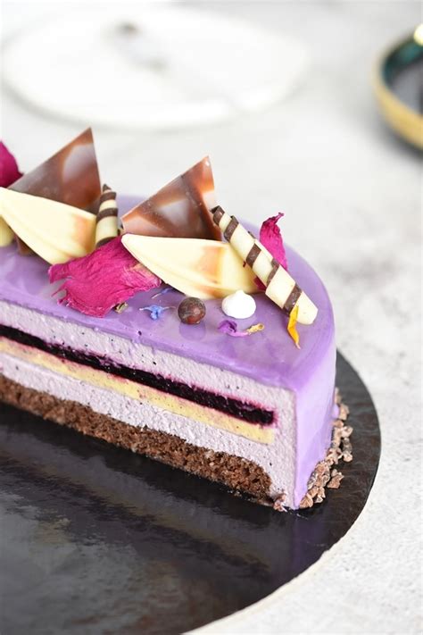 Zmagovalna torta MasterChef Slovenija 10. obletnica (lime, bela čokolada, borovnica)