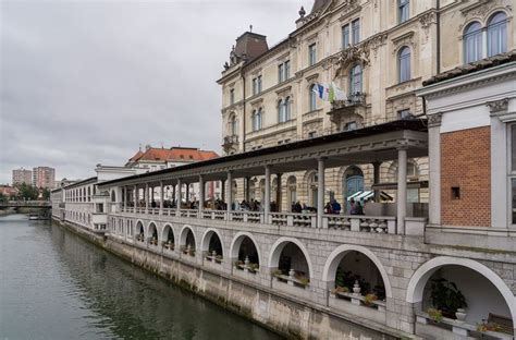 Foto: ljubljanska tržnica s poudarkom na ribarnici ali ribji okrepčevalnici