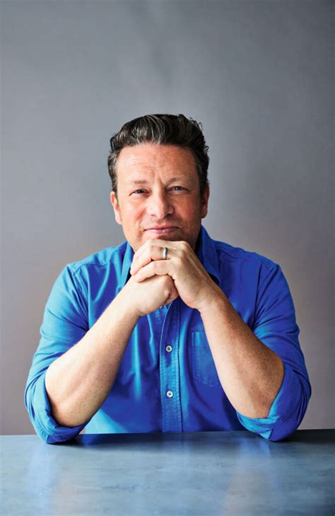 Jamie Oliver pripravlja pastirjevo pito (tematska fotografija)
