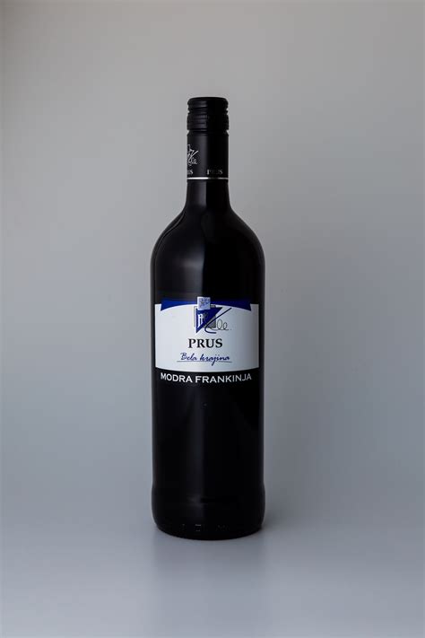 Steklenice rdečega vina (Cabernet Sauvignon, Barbera, Modra Frankinja)