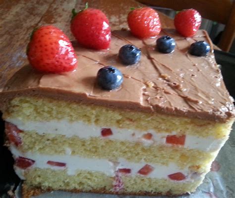 Slika biskvita v tortnem modelu