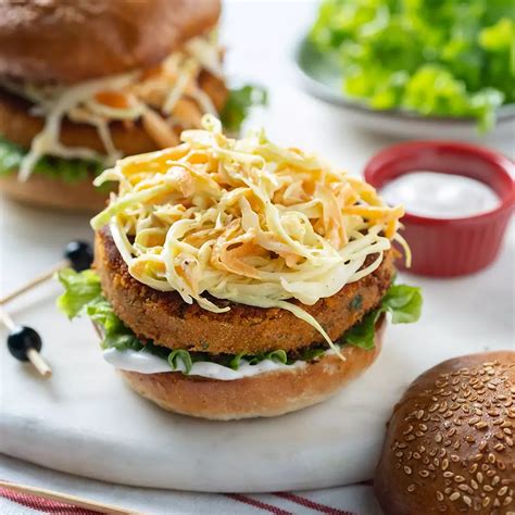 Fotografija domačih omak za burger