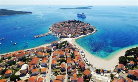 fotografija dalmatinske obale ali ribiške vasice