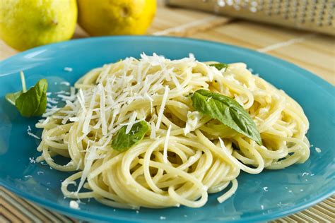 Tematska fotografija: testenine z limonovo omako in parmezanom
