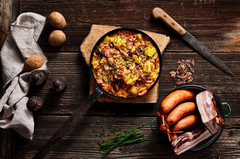 Pripravljena jed Hopel Popel v ponvi