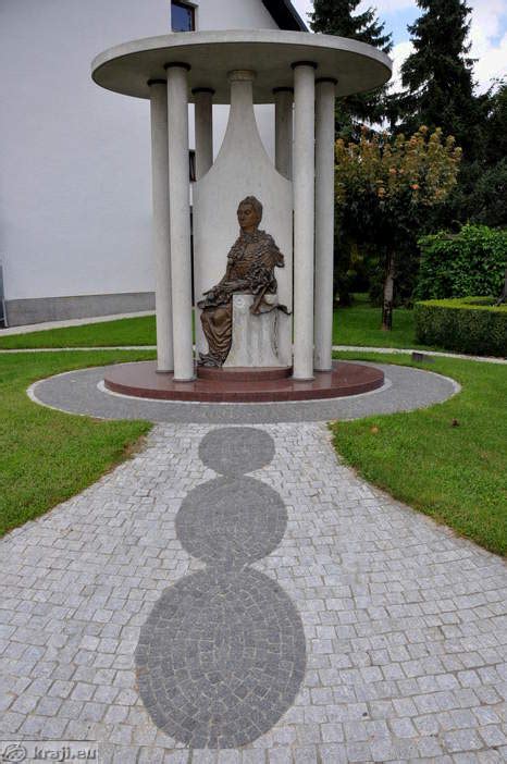 Spomenik krompirju v Šenčurju