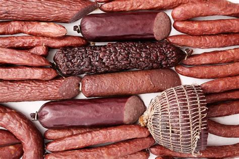 Infografika: Razlika med klobaso in salamo, prikaz premera