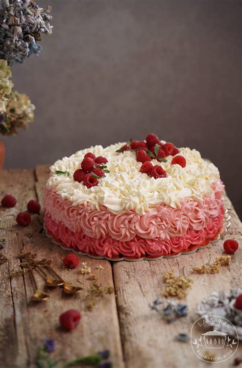 Tematska fotografija torte z biskvitom