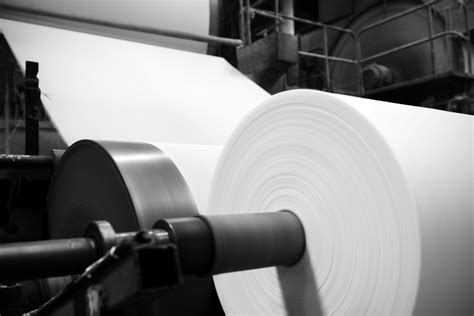 Tematska fotografija papirne in papirno-predelovalne industrije (stroji, izdelki)