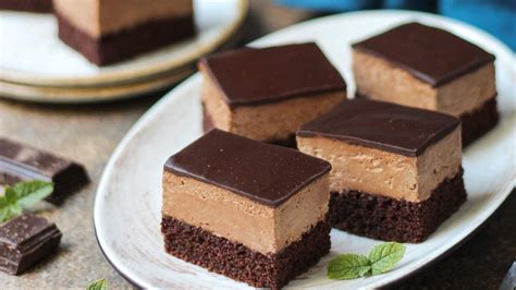 schematski prikaz postopka priprave biskvita za čokoladni kolač