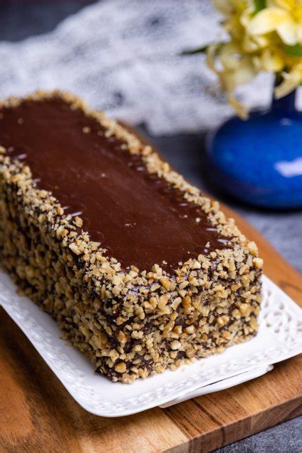 reform torta z orehi in čokoladno glazuro
