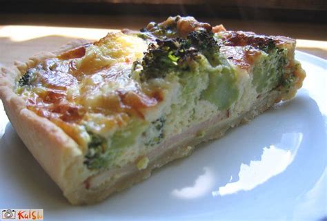 Quiche z brokolijem in cvetačo