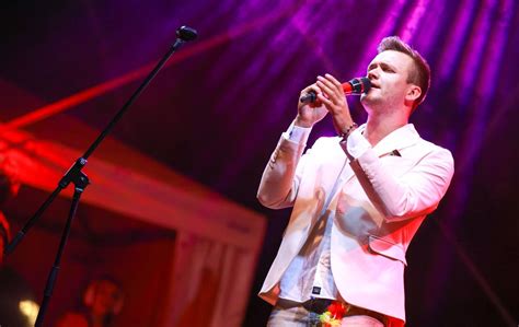 Samuel Lucas na odru med predstavitvijo albuma 
