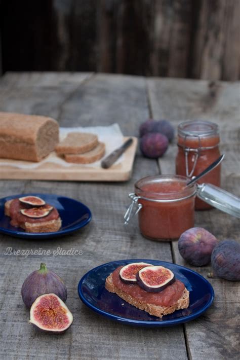 slika svežih fig, ki čakajo na pripravo marmelade