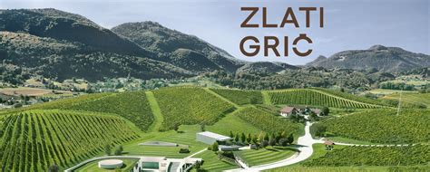 Zgodovinska fotografija Brunarice Grič iz začetnih let ali družinska fotografija Luke Koširja kot otroka v gostilni