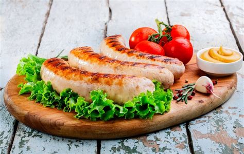 primerjava različnih pakiranj piščančjih klobas