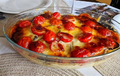 popečena polenta v pekaču z mocarelo