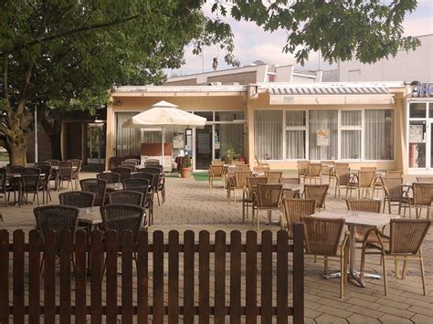 Fotografija zunanjosti restavracije Abi Kebab 2 v Zrečah, ki prikazuje njeno lokacijo in privlačen videz.