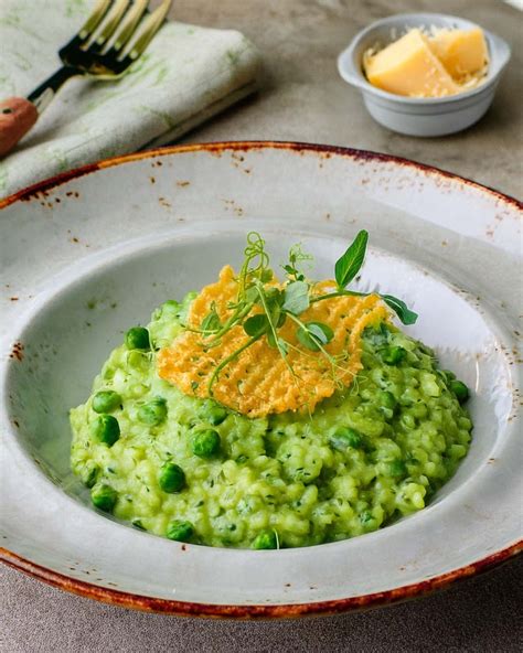 Thematic photo of a risotto with green beans