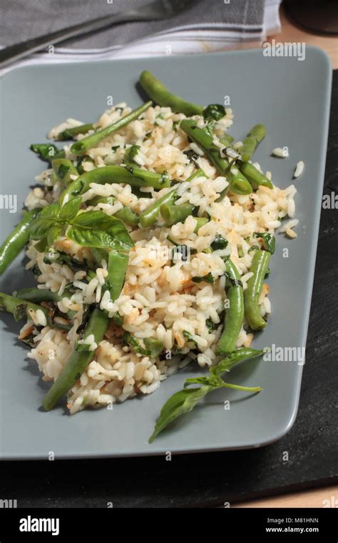 Photo of a pan with risotto with green beans