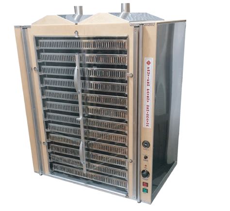 Notranjost sušilnice z obešalnim sistemom za meso