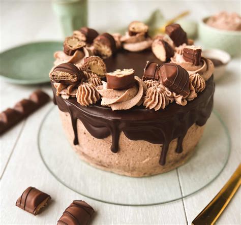tortni nož, ki reže čisto rezino Kinder Bueno torte