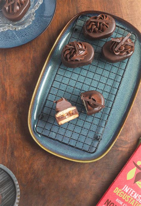 Tabela z razmerji sestavin za temen, mlečen in bel ganache