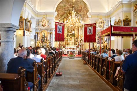 Procesija z Najsvetejšim med praznikom svetega Rešnjega telesa in krvi