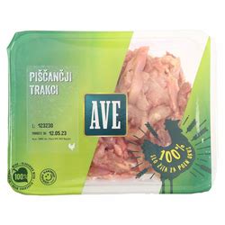 Marinirani piščančji trakovi v postopku paniranja z drobtinami