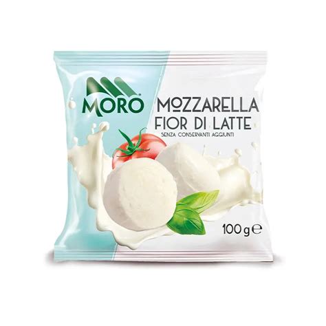 fotografija sveže mozzarelle (bocconcini) in bazilike