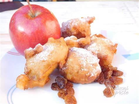 priprava veganskih mišk z rozinami in jabolki