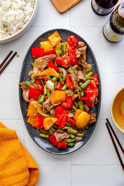stir-fry z mletim mesom, papriko in korenjem