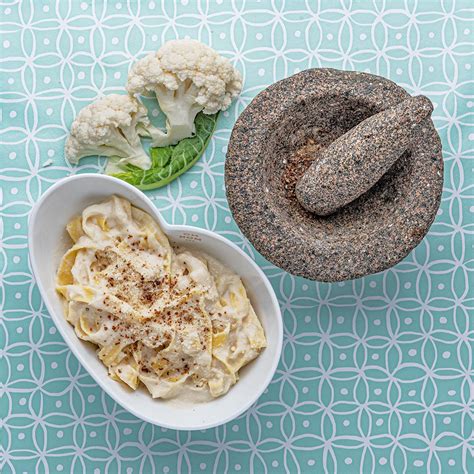 Sestavine za kremno vegansko omako s cvetačo