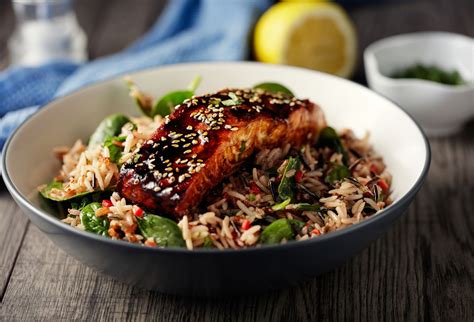 Fotografija grahove rižote s teriyaki lososom