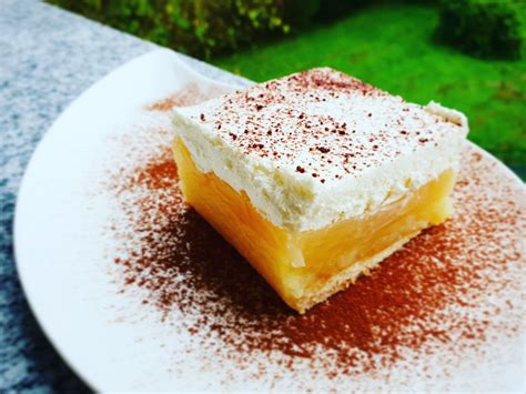 Sestavljena Savinjska kremšnita v pekaču, pred hlajenjem